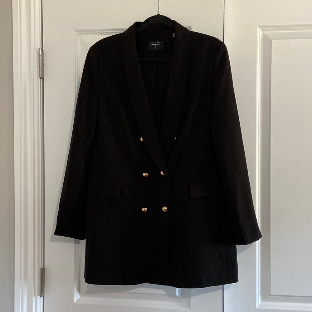 Tahari black double breasted blazer. Size 14.